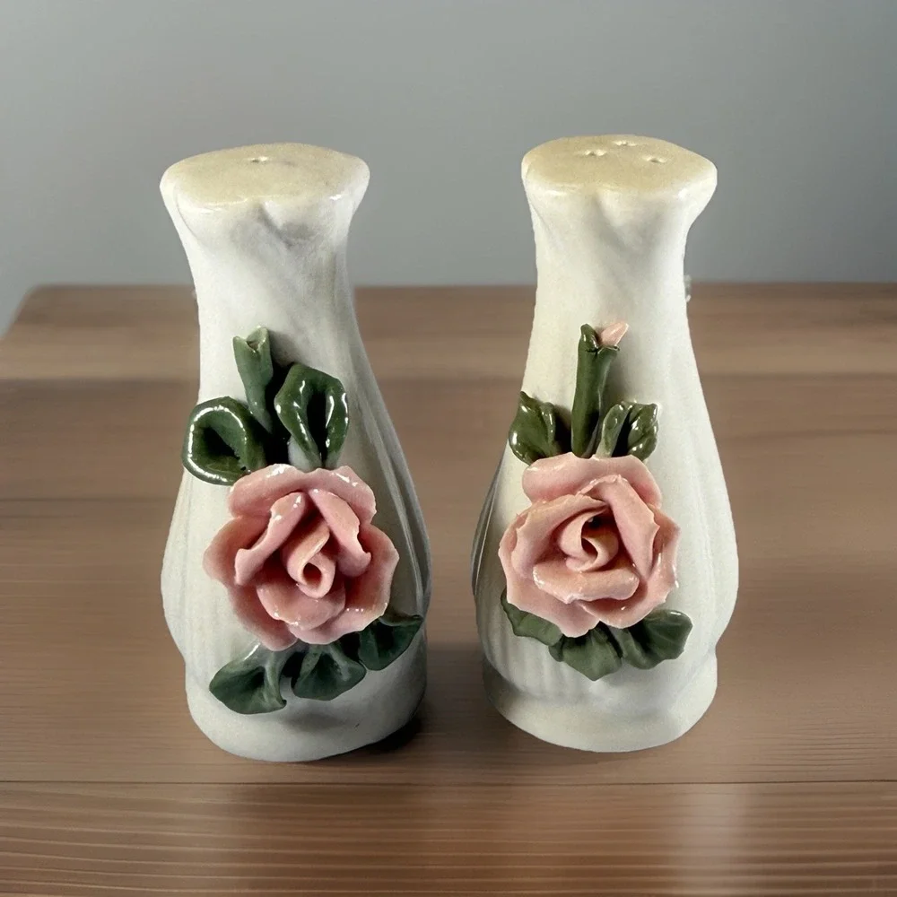 Vintage Salt & Pepper Shakers Ceramic Pink Roses Vase Style From 1950's 1960's‎